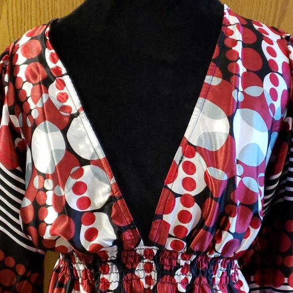 Torrid red grey polka dot satiny 3/4 sleeve blouse - Picture 3 of 7